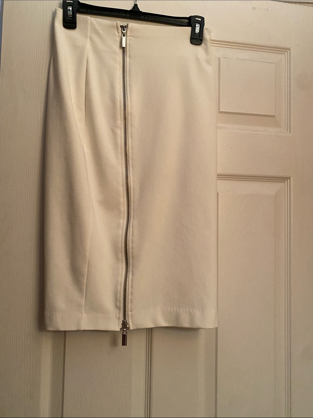 Jennifer Lopez Cream Front-Zip Pencil Skirt